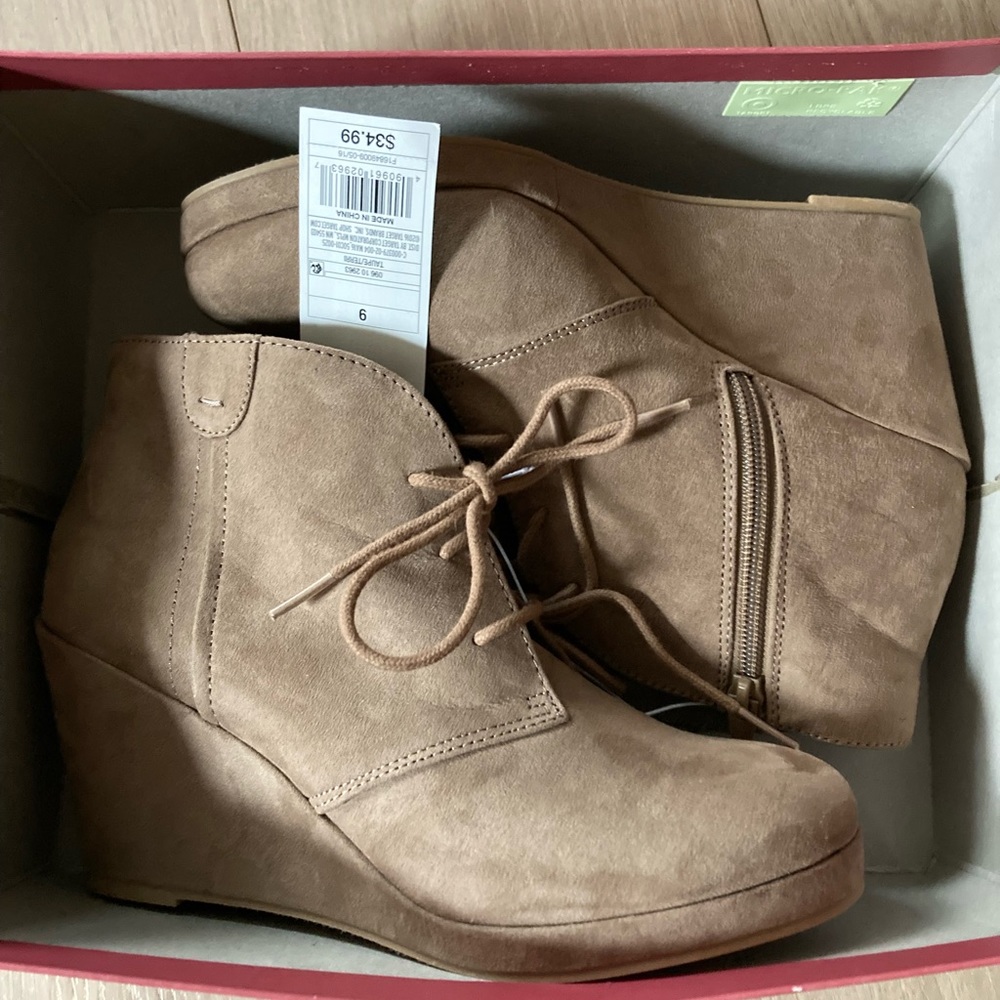 NIB MERONA Taupe wedge heel bootie